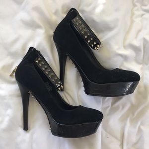 Two lips black platform heels with gold spikes